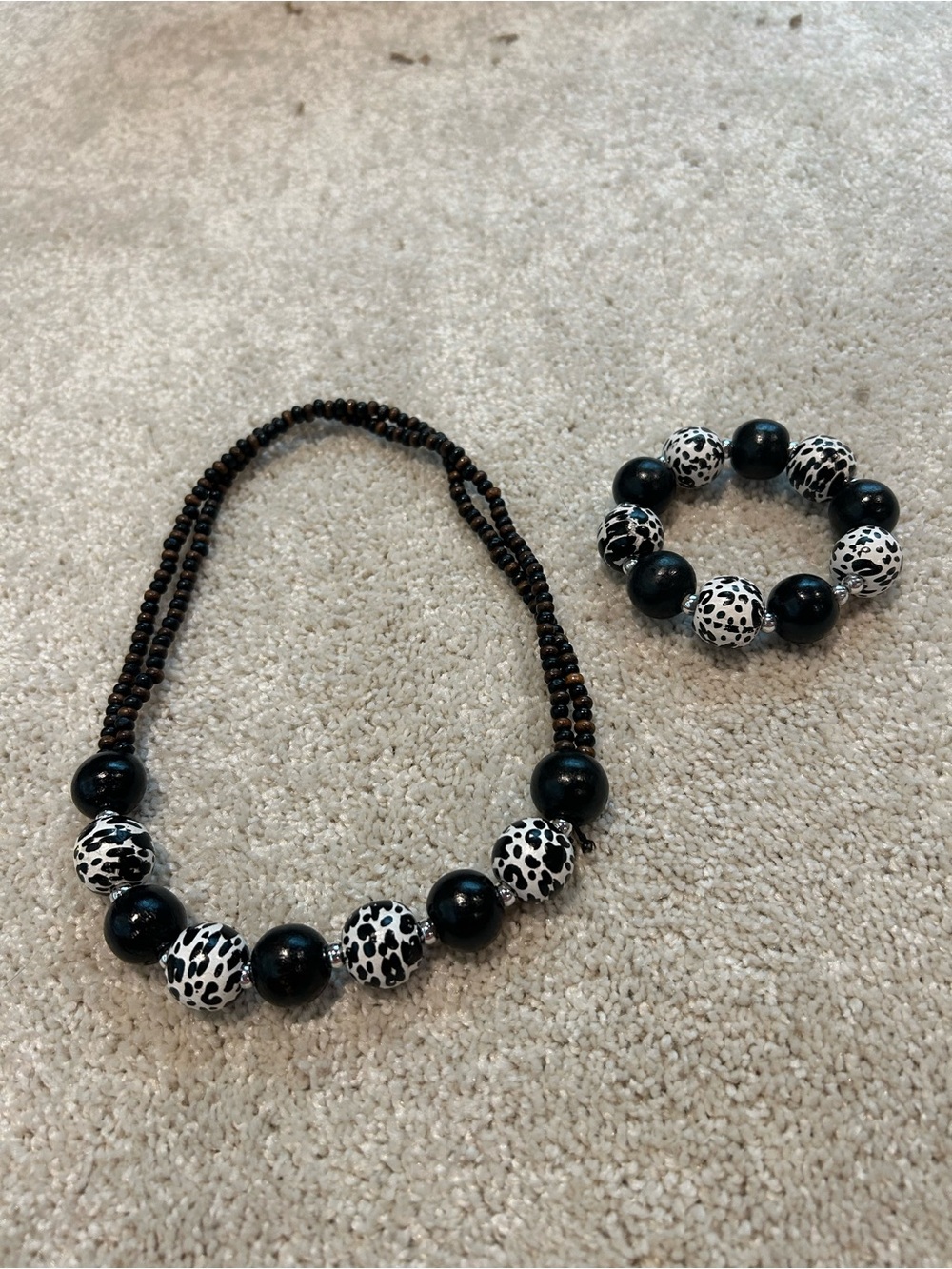 Black & White Bead Necklace with Matching Stretch Bracelet